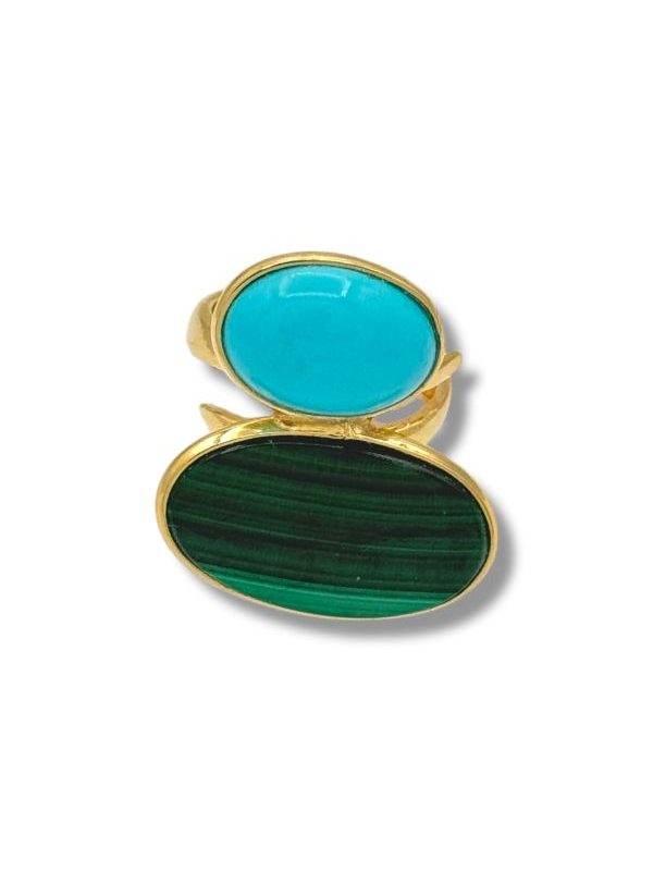 Anello fatto a mano in argento dorato con turchese e malachite. Un gioiello unico, moderno e naturale, regolabile e ideale per la bella stagione. By Ave Caprice.