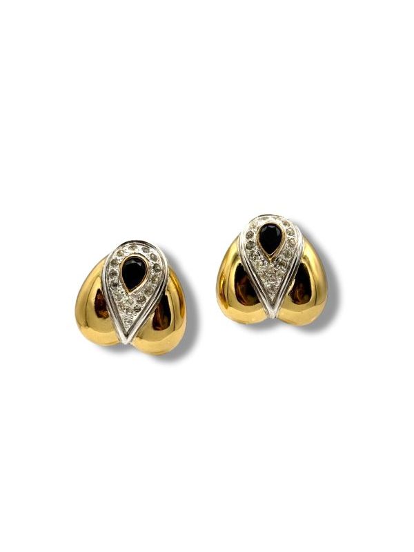 Orecchino clip vintage in metallo dorato con zircone nero e cristalli. Pezzo unico artigianale, fatto a mano in Italia. Eleganza rétro dal fascino intramontabile. By Ave Caprice.