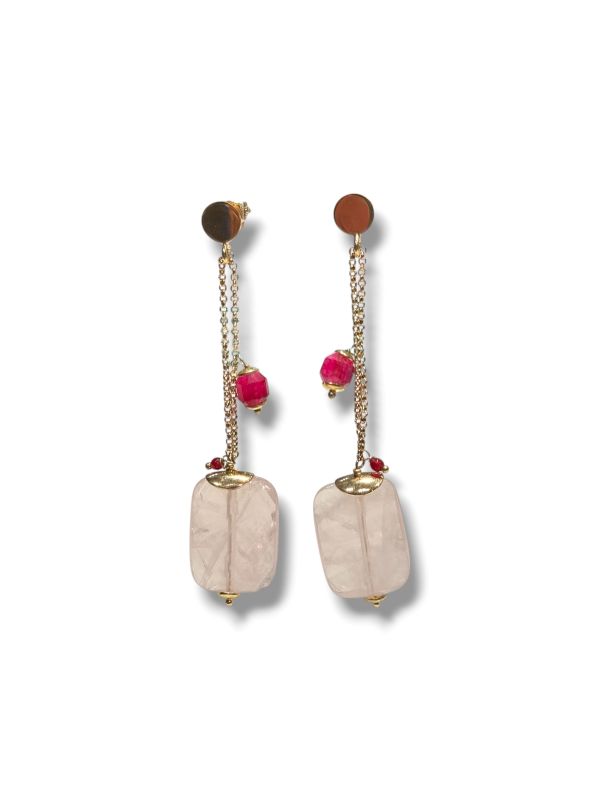 Orecchini pendenti in quarzo rosa e rubino naturale, montatura in argento 925 dorato. Eleganti, leggeri e fatti a mano in Italia. Idea regalo donna. By Ave Caprice.
