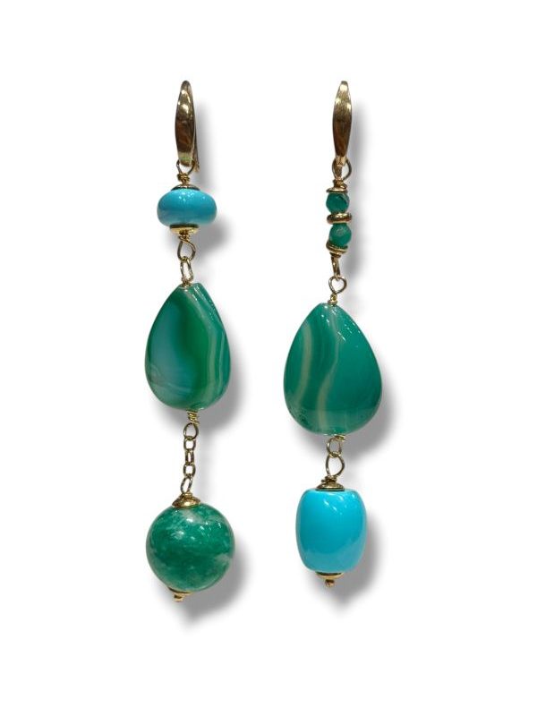 Orecchini pendenti in argento dorato con pietre naturali di turchese e agata verde. Gioiello artigianale fatto a mano, leggero e moderno, idea regalo perfetta per donna e ragazza. By Ave Caprice.