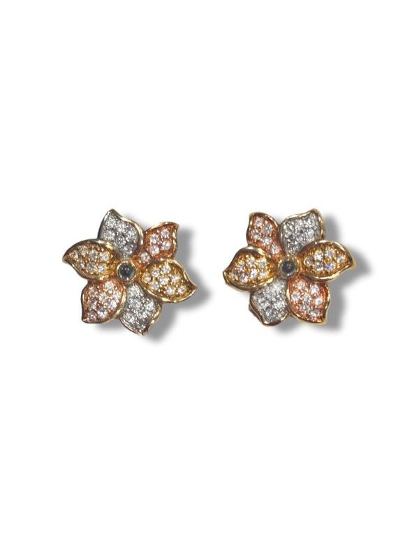 Orecchini a clips in argento dorato 925 con cristalli bicolore e vetro blu centrale. Eleganti, leggeri e raffinati, perfetti anche senza fori alle orecchie. Gioiello artigianale Made in Italy.