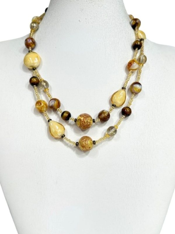 Collana girocollo a due fili con vetro di Murano color miele.