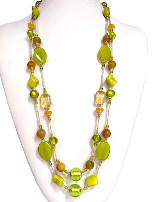 Collana a due fili color verde acido con sfumature ambrate in resina vetro Veneziano e pietra naturale