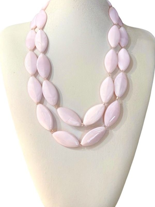 Collana rosa a due fili con ovali in vetro separati da cristallini