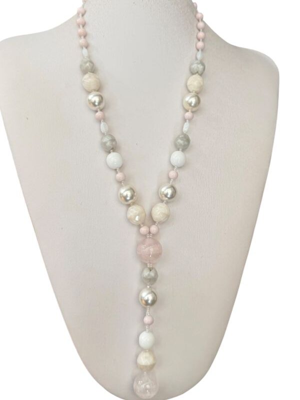 Collana donna elegante e originale con modello a cravatta toni delicati rosa, bianco e perla