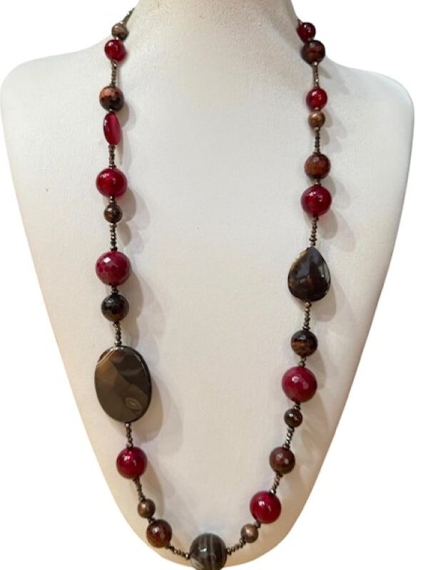 Collana lunga donna in pietra dura e vetro veneziano.